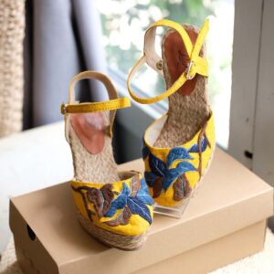Summer — Leaf-Embroidered Flat